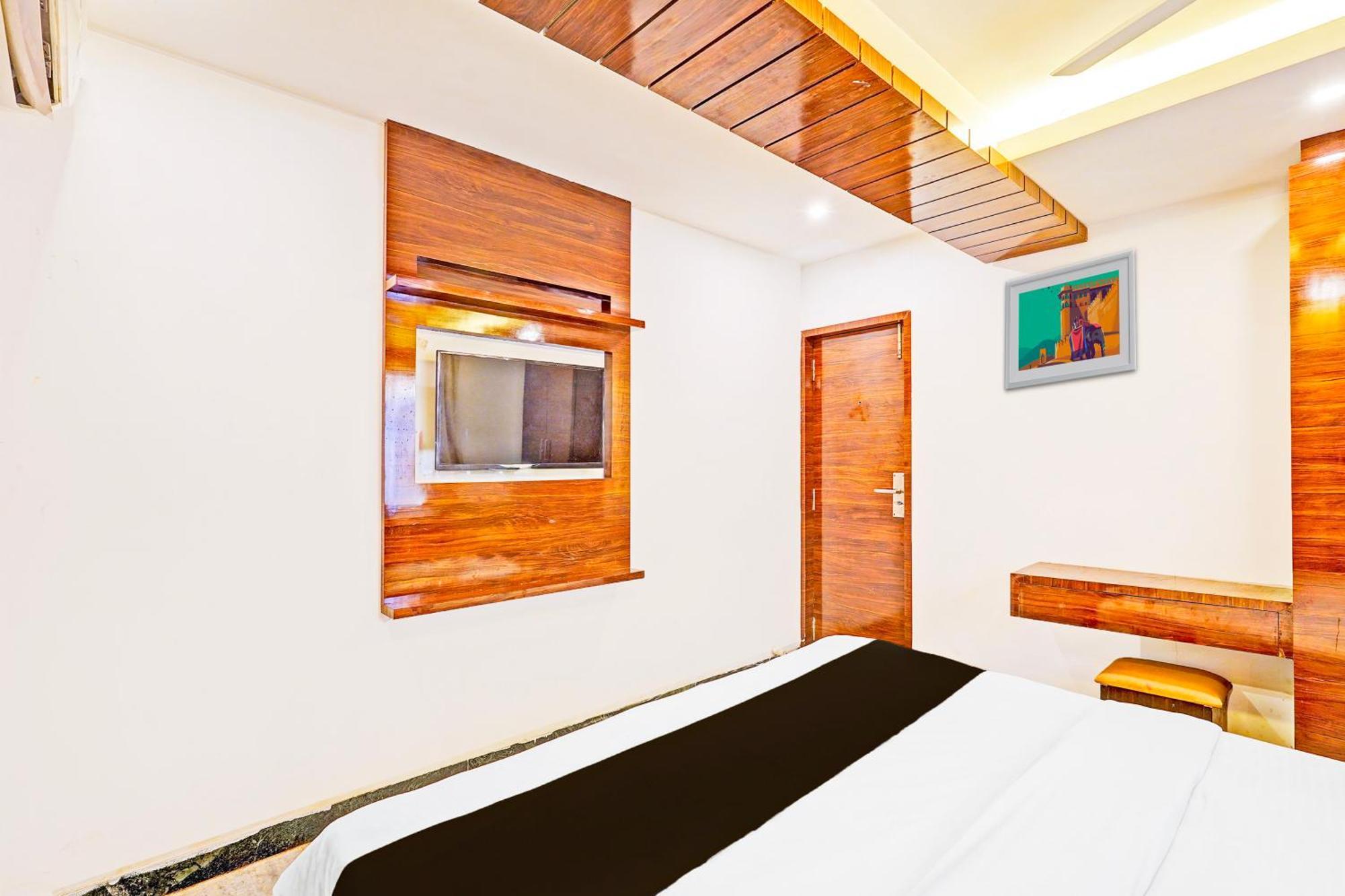 Hotel O Admire Suit Chennai Exterior photo